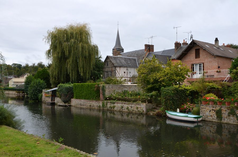 Die Charentonne bei Broglie im Département Eure