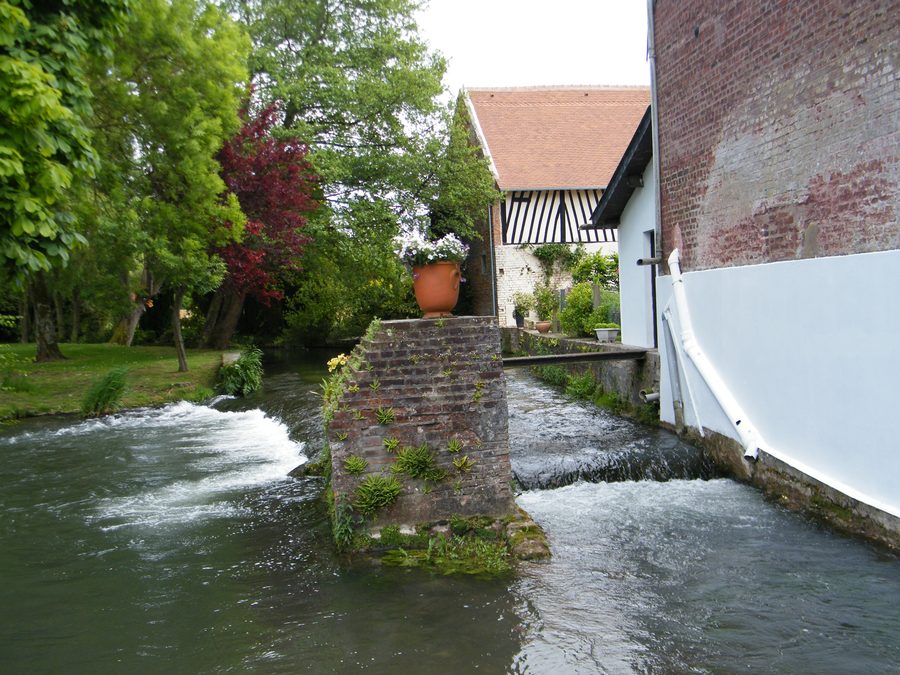 Überreste einer alten Mühle in Sept-Meules im Département Seine-Maritime