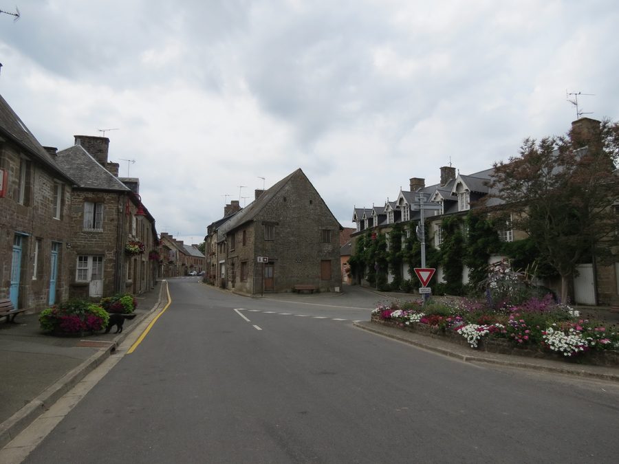 Straße in Saint-Fraimbault im Département Orne