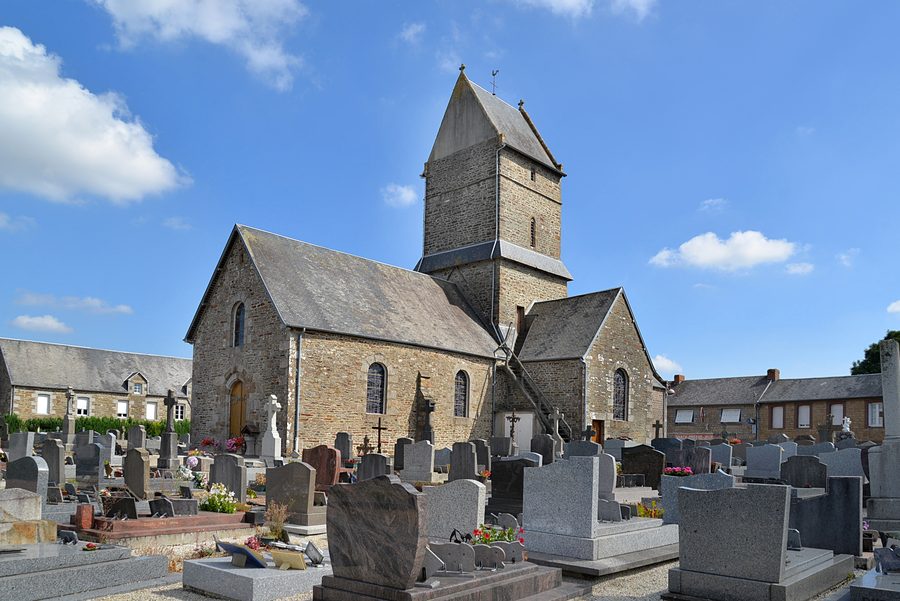 Église Notre-Dame de Folligny, Außenansicht von Südwesten