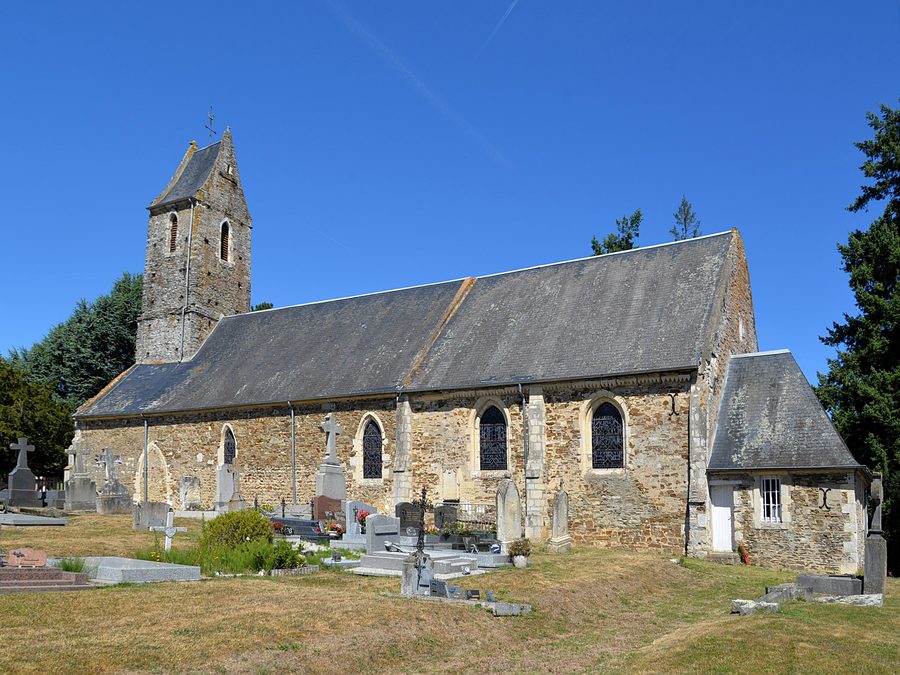 Außenansicht der Kirche Saint-Louet in Saint-Louet-sur-Seulles, Blick von Südosten
