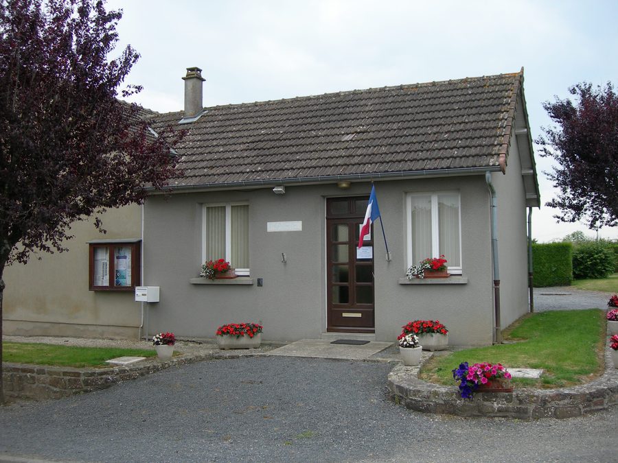 Rathaus von Le Perron im Département Manche in der Normandie