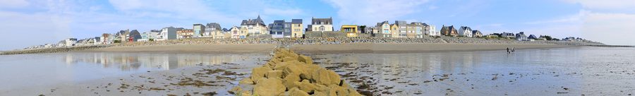 Breiter Sandstrand am Plage du Passous in Coutainville bei Ebbe