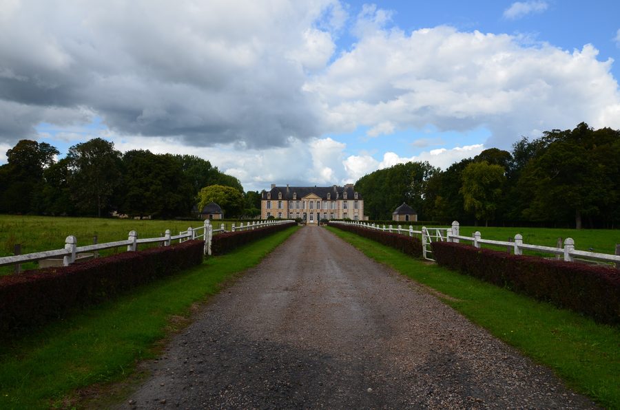 Eingang des Château de Castilly in Castilly im Calvados