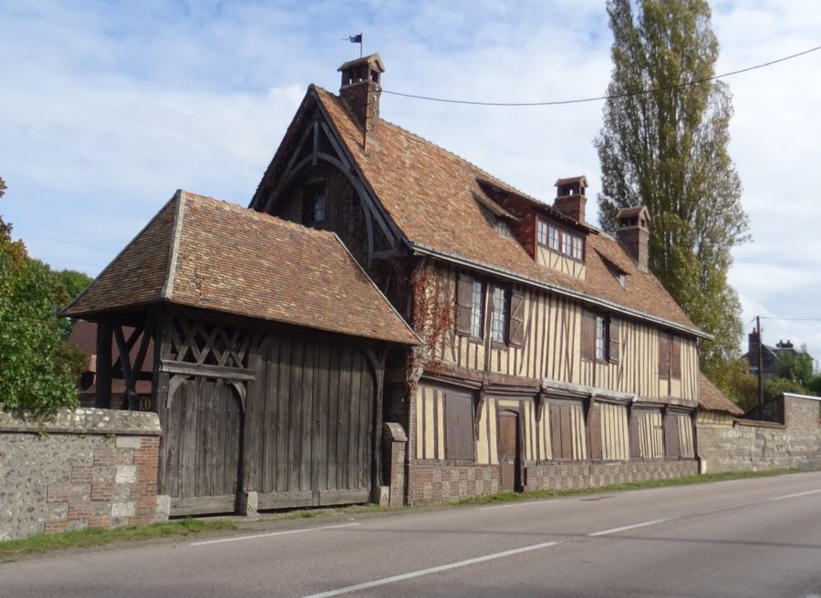 Historische Auberge du Grand Chouquet Royal in Caumont im Département Eure