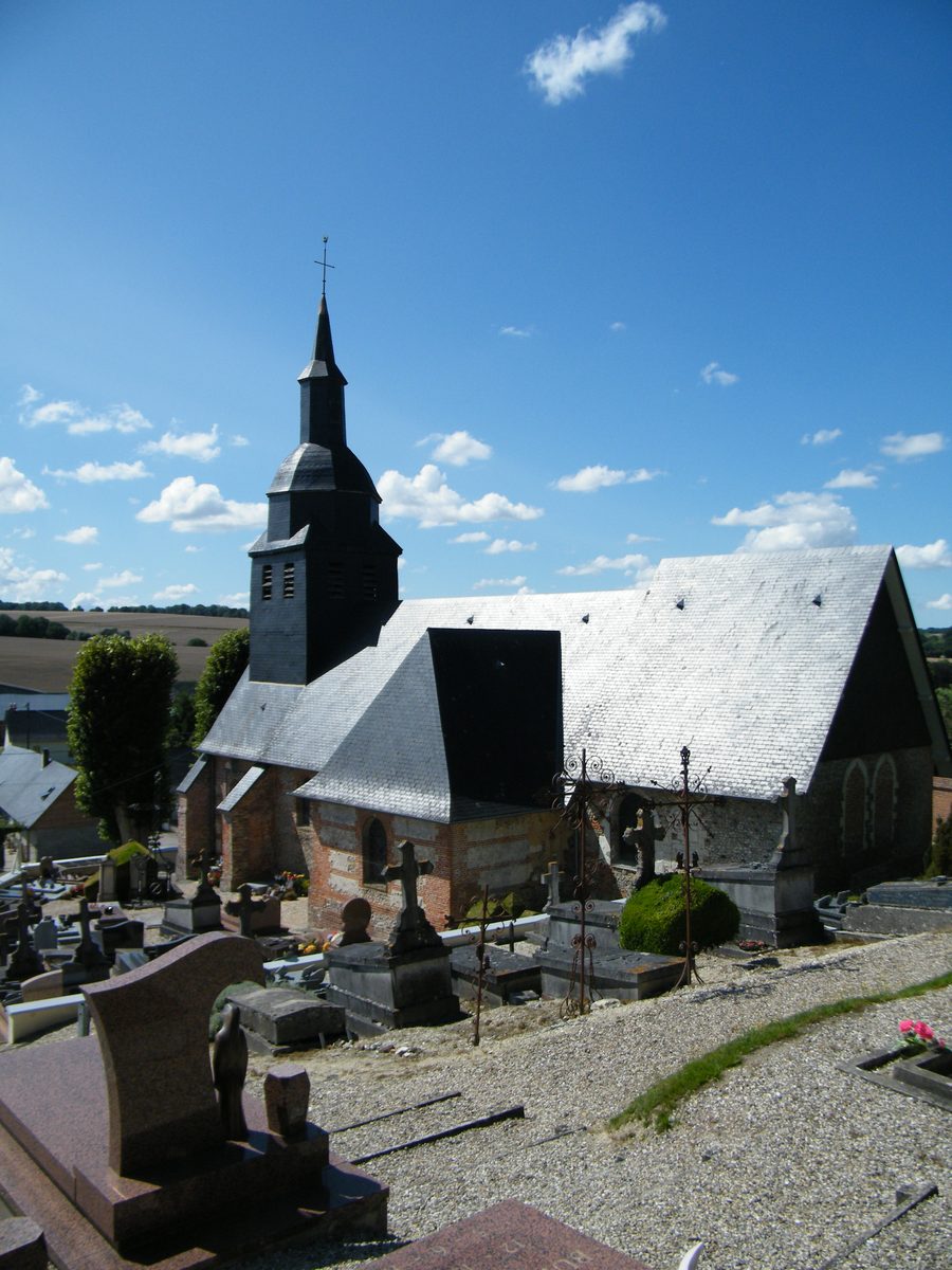 Außenansicht der Église Notre-Dame in Aubermesnil-aux-Érables