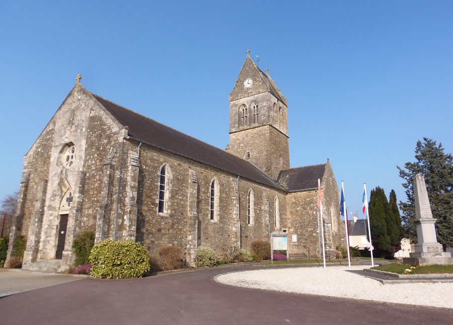 Außenansicht der Église Saint-Martin in Remilly-sur-Lozon in der Normandie
