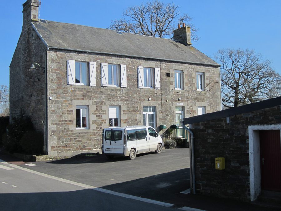 Mairie von Le Mesnil-Villeman im Département Manche