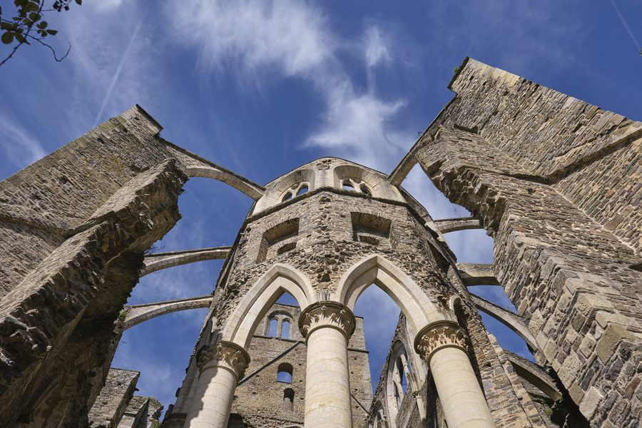 Ruinen der Kirche der Abbaye de Hambye im Département Manche