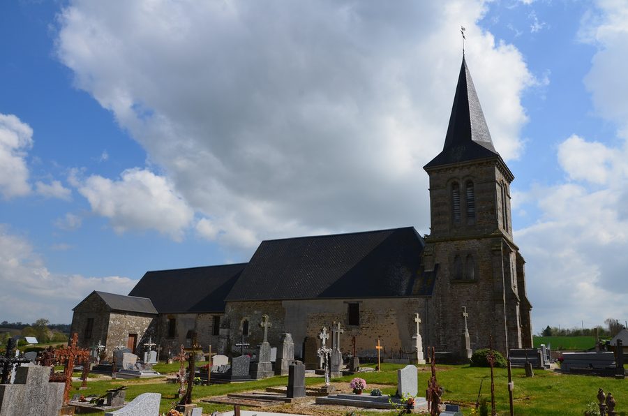 Église Saint-Pierre in Pierres im französischen Département Calvados