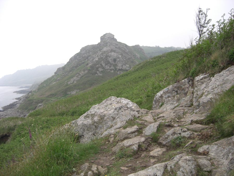Felsen am Castel Vendon an der Küste von Gréville-Hague