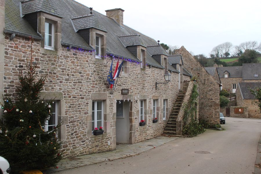 Mairie d'Omonville-la-Petite à La Hague, Manche