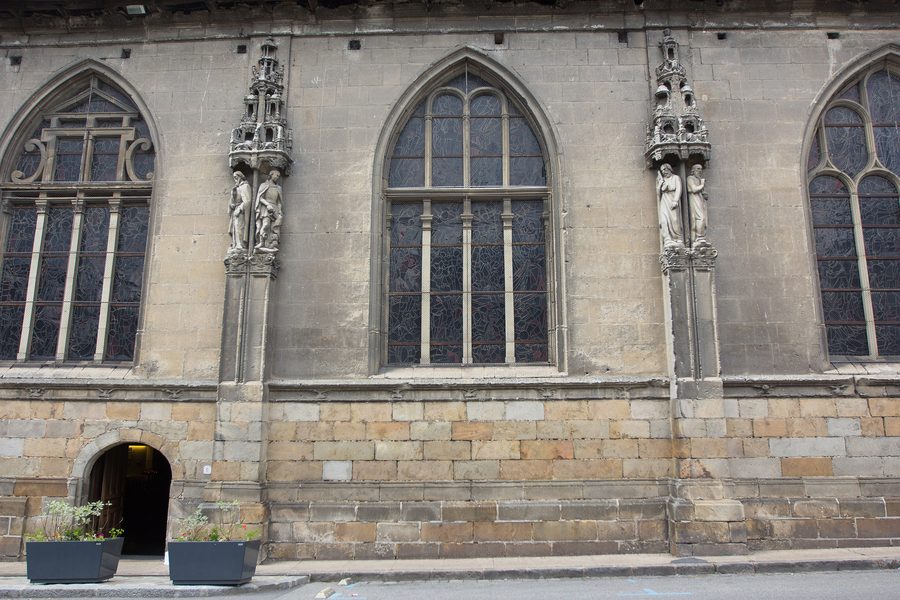 Außenansicht der Kirche Saint-Martin in L'Aigle