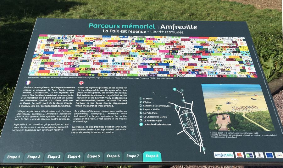 Panneau du parcours mémoriel d'Amfreville intitulé « La Paix est revenue »