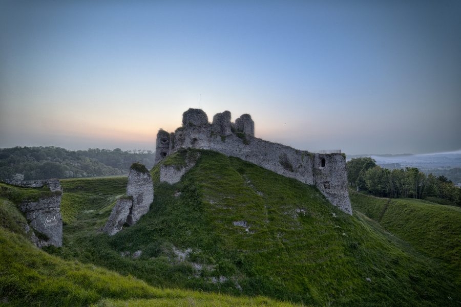 Ruinen des Château d’Arques-la-Bataille bei Sonnenaufgang