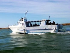 Ausflugsboot