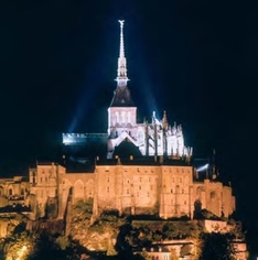 Mont-Saint-Michel bei Dunkelheit